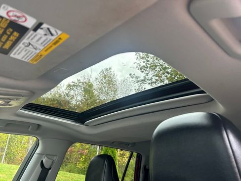 Used 2022 Toyota Highlander XLE image 29