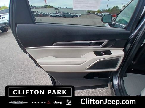Used 2024 Kia Telluride S AWD/4WD image 12