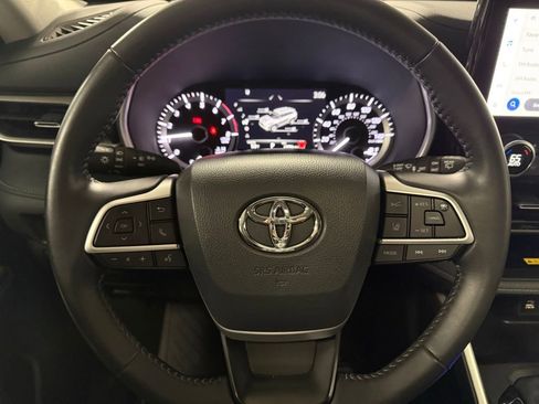 Used 2024 Toyota Highlander XLE image 11