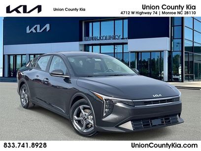 New 2025 Kia K4 LXS