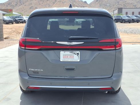 New 2025 Chrysler Pacifica Select image 5
