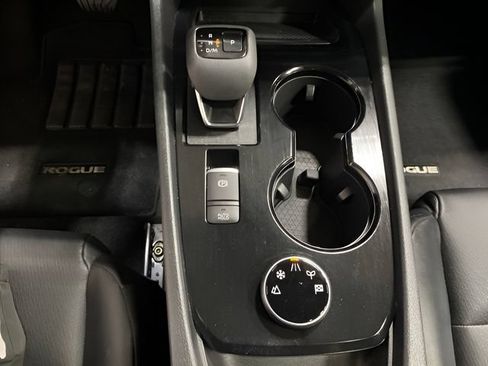 Certified 2023 Nissan Rogue SV w/ SV Premium B Package AWD/4WD image 18