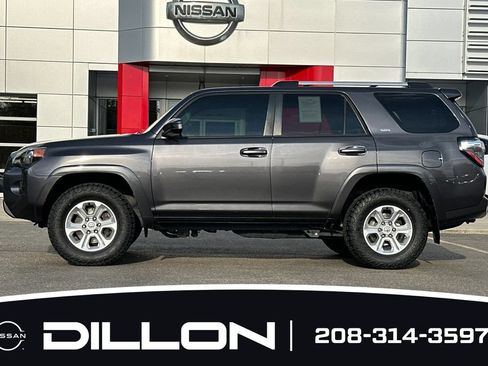 Used 2022 Toyota 4Runner SR5 AWD/4WD image 7