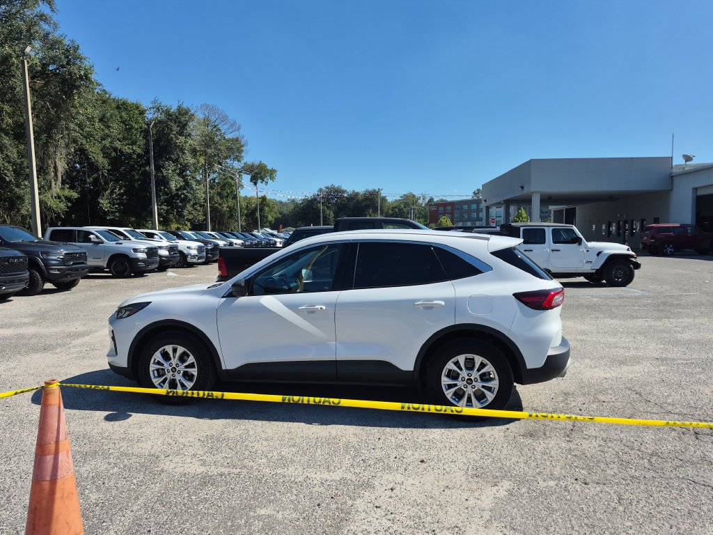 Used 2024 Ford Escape Active FWD image 2