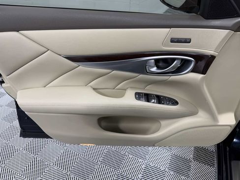 Used 2016 INFINITI Q70 L 3.7 image 9