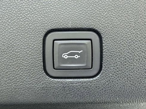 Used 2024 Cadillac XT6 Luxury AWD/4WD image 13