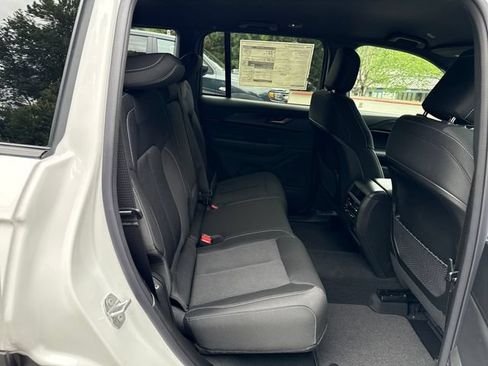 New 2026 Jeep Grand Cherokee Laredo AWD/4WD image 10