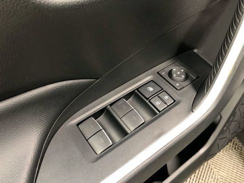 Used 2022 Toyota RAV4 XLE AWD/4WD image 12