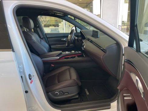 Used 2022 Genesis GV70 2.5T w/ Advanced Package image 40