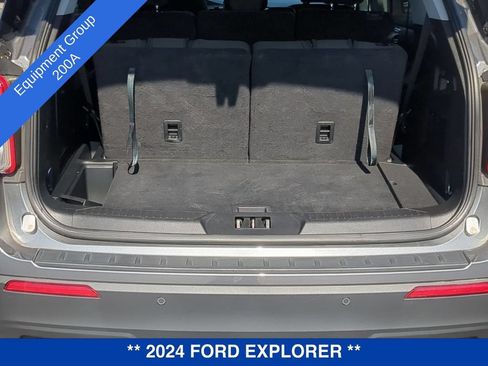 Used 2024 Ford Explorer XLT AWD/4WD image 5