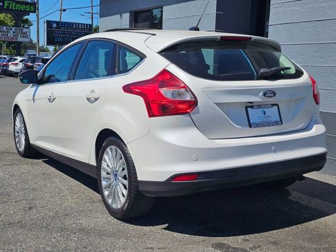 Used 2012 Ford Focus Titanium w/ Luxury Pkg FWD image 3