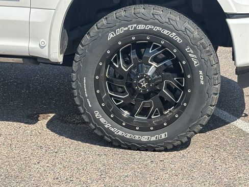Used 2015 Ford F150 Platinum w/ Equipment Group 701A Luxury AWD/4WD image 11