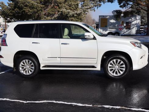 Used 2015 Lexus GX 460 w/ Premium Package image 3
