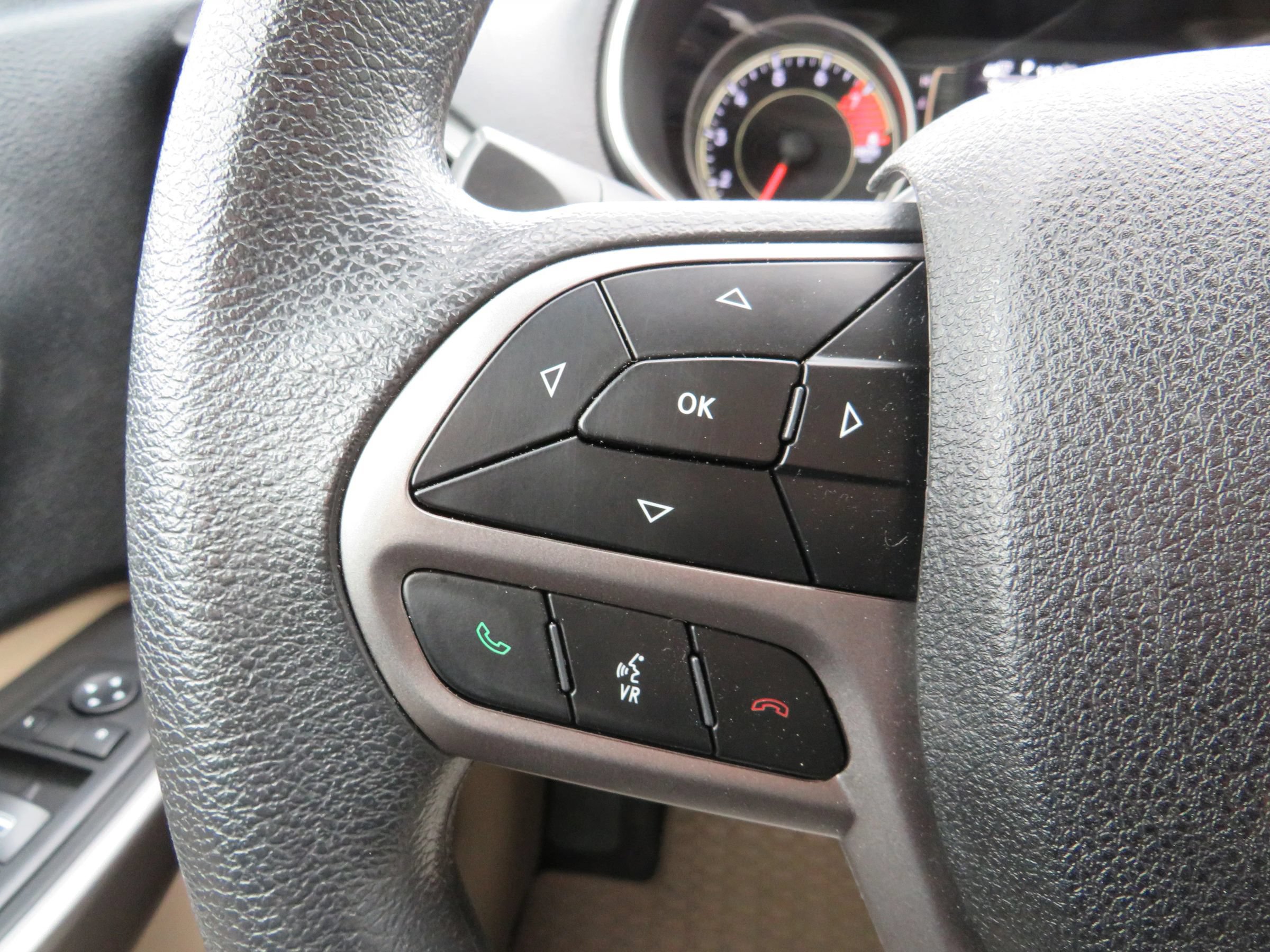Used 2019 Jeep Cherokee Latitude w/ Popular Appearance Group FWD image 16