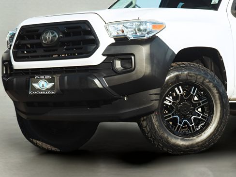 Used 2019 Toyota Tacoma SR RWD image 5