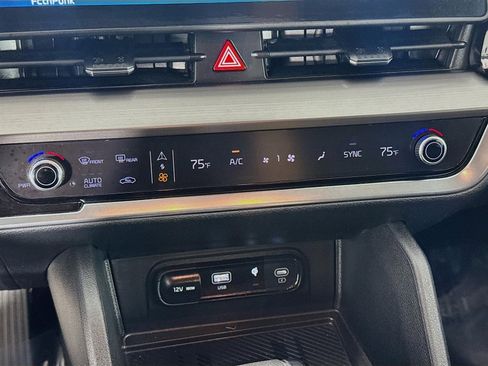 Used 2023 Kia Sportage EX image 18
