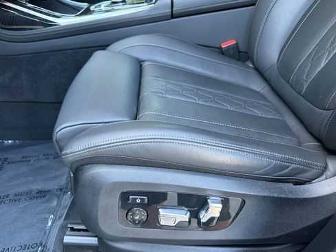 Used 2025 BMW X7 M60i AWD/4WD image 14