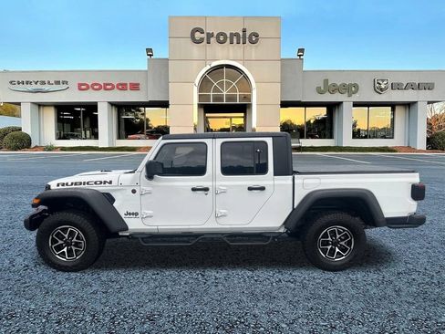 Used 2025 Jeep Gladiator Rubicon w/ Convenience Group AWD/4WD image 6