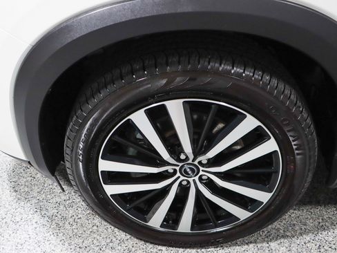 Used 2023 Nissan Pathfinder Platinum image 11