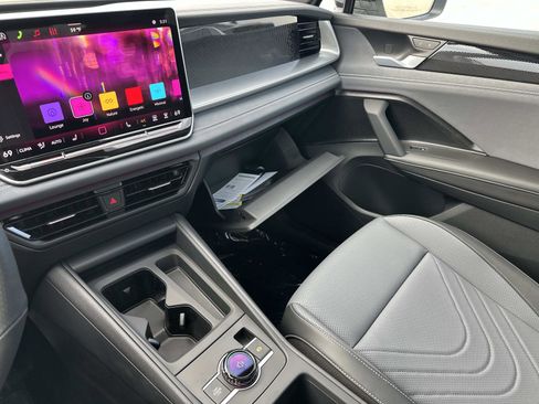 New 2026 Volkswagen Tiguan SE R-Line image 33