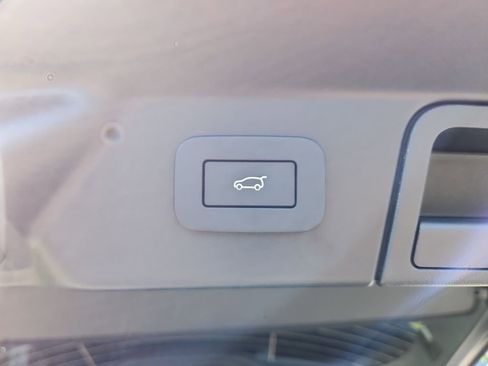 Used 2026 Land Rover Range Rover Velar S AWD/4WD image 14