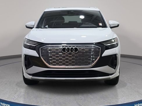 Used 2023 Audi Q4 e-tron Prestige image 3