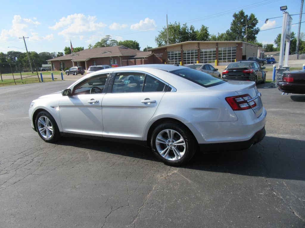 Used 2018 Ford Taurus SE FWD image 10