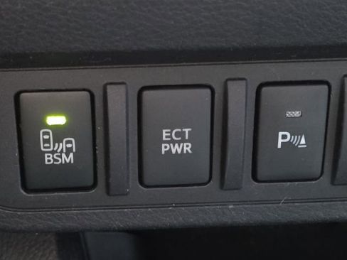 Used 2021 Toyota Tacoma TRD Off-Road w/ Technology Package image 5