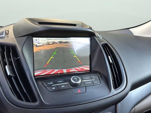 Used 2018 Ford Escape SE w/ SE Sync 3 Package FWD image 18