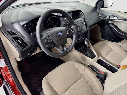 Used 2018 Ford Focus SE FWD image 9