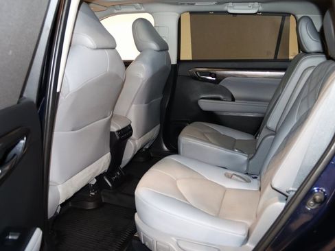 Used 2021 Toyota Highlander Platinum image 55
