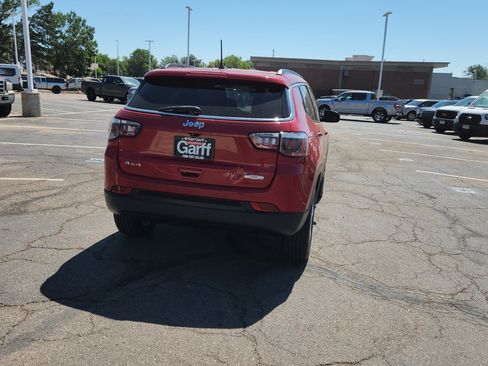 Used 2020 Jeep Compass Latitude AWD/4WD image 9