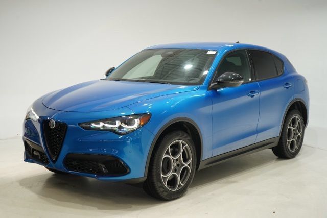 New 2025 Alfa Romeo Stelvio Sprint AWD/4WD image 3
