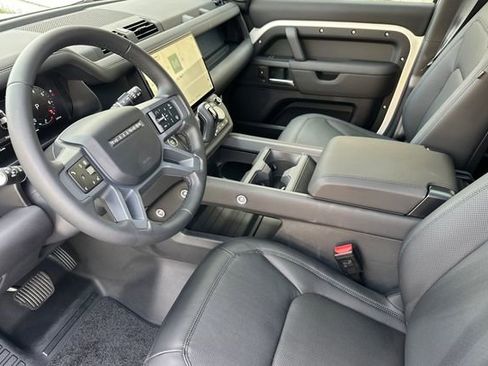 New 2026 Land Rover Defender 110 X-Dynamic SE image 9