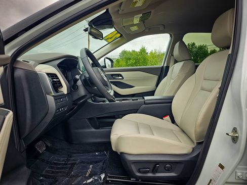 Used 2024 Nissan Rogue SL AWD/4WD image 11