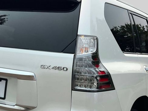 Certified 2023 Lexus GX 460 Premium w/ Premium Package AWD/4WD image 9