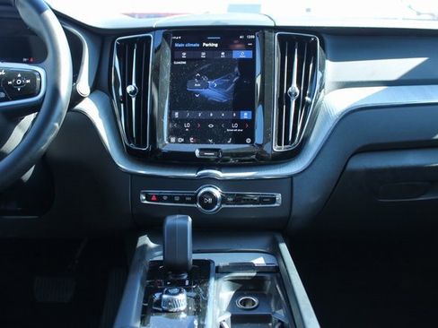 Used 2025 Volvo XC60 B5 Plus image 18