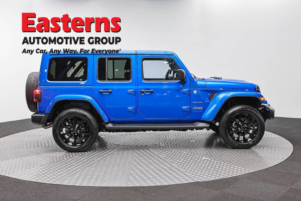 Used 2024 Jeep Wrangler Unlimited Sahara w/ Technology Group AWD/4WD image 6