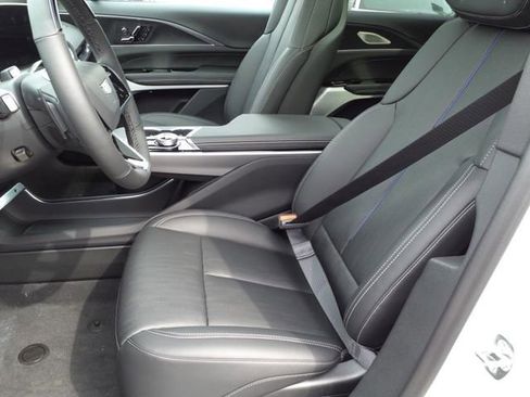 New 2025 Cadillac Lyriq Luxury image 5