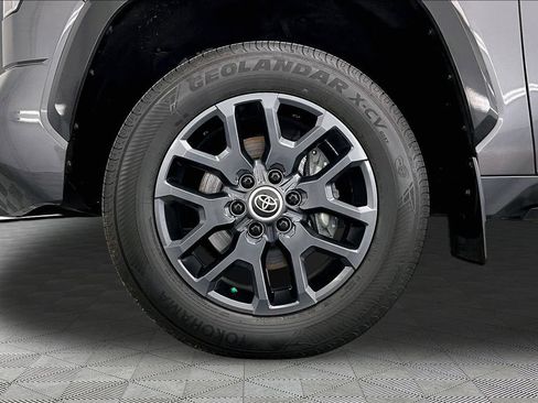 Used 2024 Toyota Tundra Platinum AWD/4WD image 9