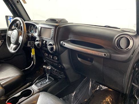 Used 2018 Jeep Wrangler Unlimited Sahara AWD/4WD image 32
