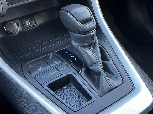 Used 2024 Toyota RAV4 XLE image 17