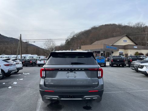 New 2026 Ford Explorer Active w/ Active Comfort Package image 5