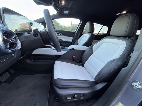 New 2026 Chevrolet Equinox EV LT image 18