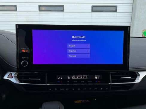 Used 2025 Toyota Sienna Platinum image 34