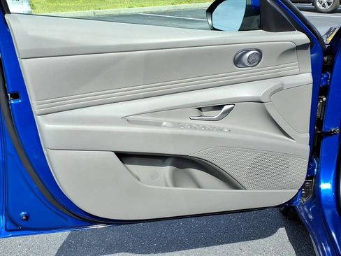Used 2025 Hyundai Elantra SEL FWD image 5