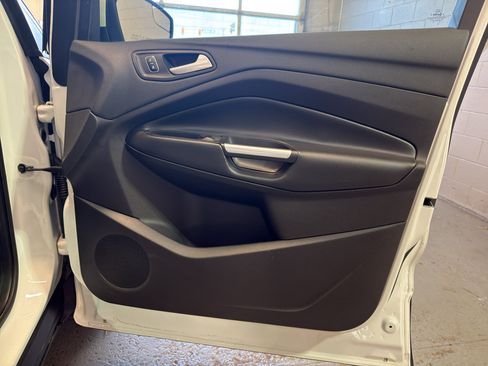 Used 2018 Ford Escape SE FWD image 22