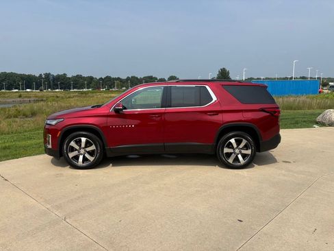 Used 2023 Chevrolet Traverse LT w/ LT Premium Package AWD/4WD image 6
