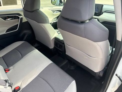 Used 2021 Toyota RAV4 XLE w/ Convenience Package AWD/4WD image 17
