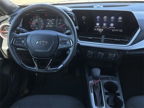 Used 2025 Chevrolet Trax RS image 13